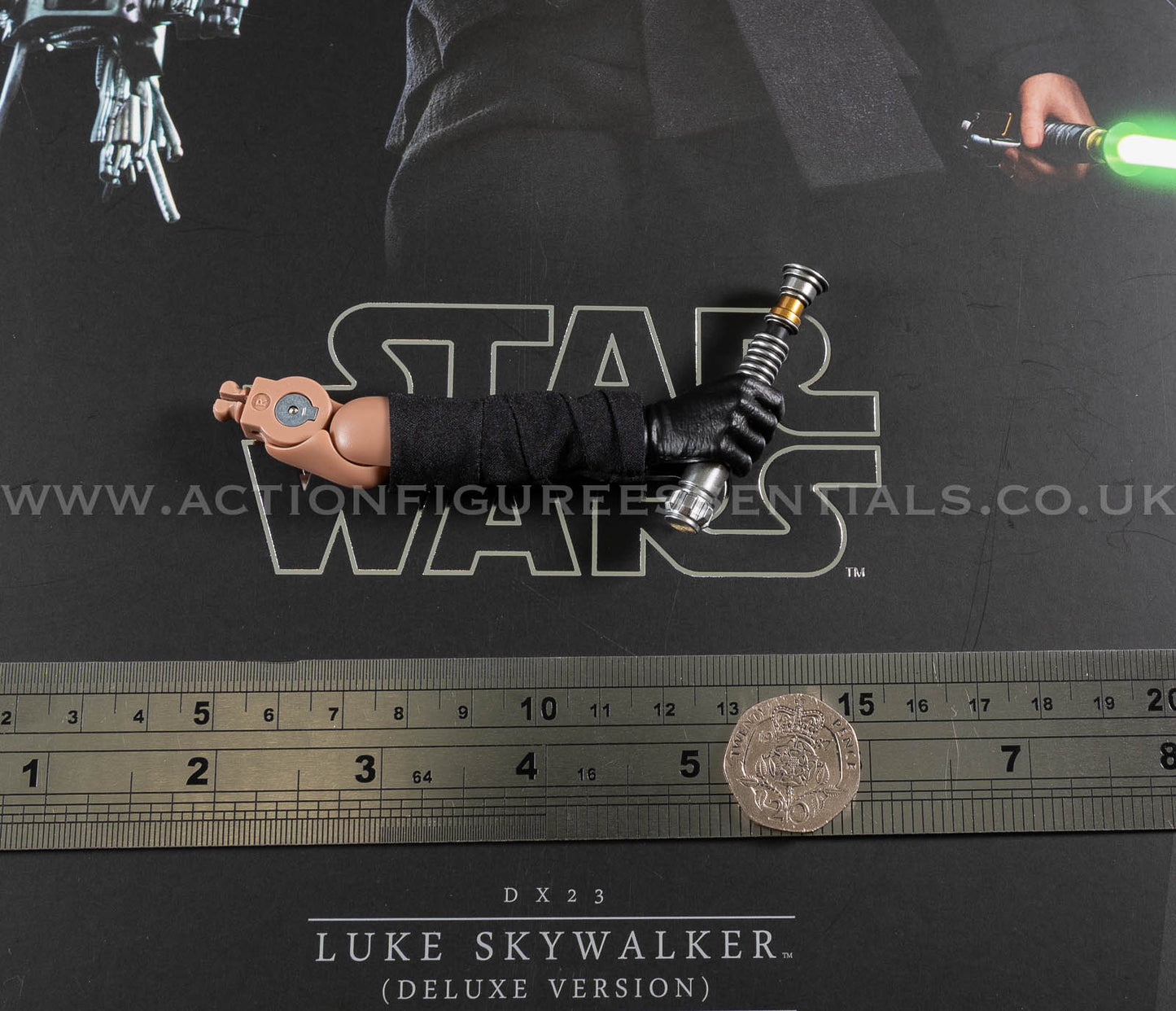 Hot Toys Star Wars Luke Skywalker LED Lightsaber Arm 1/6 DX23 The Mandalorian