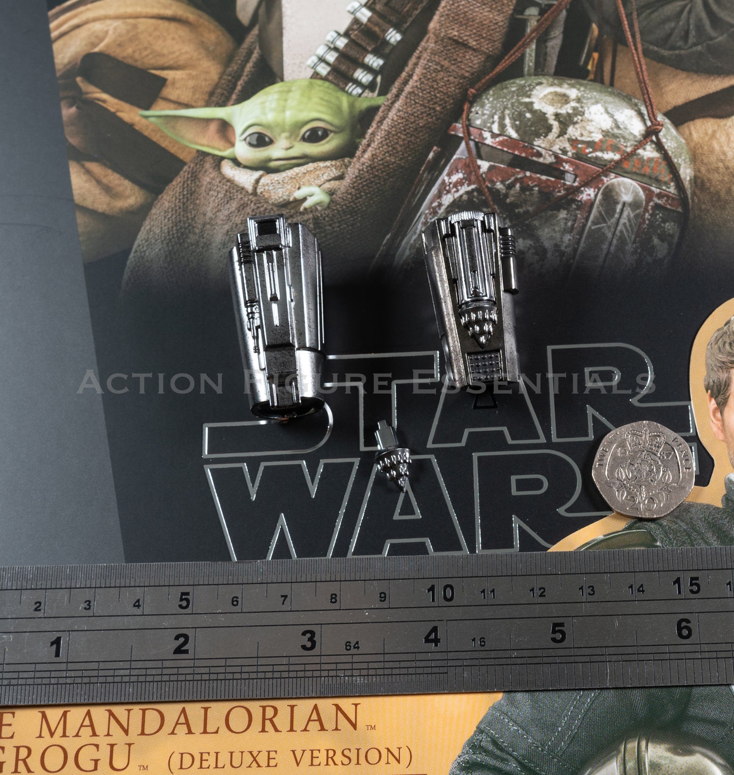 Hot Toys Star Wars Mandalorian Chrome Beskar Gauntlets TMS052 Deluxe 1/6 Scale