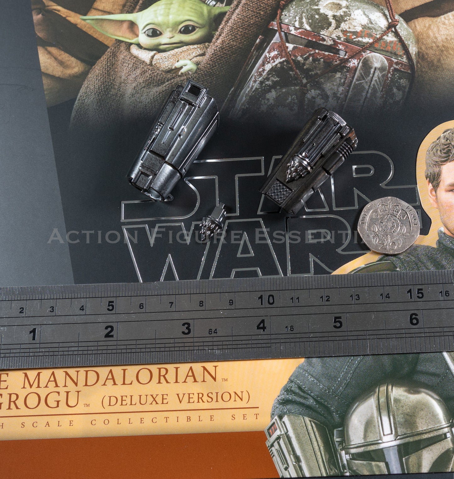 Hot Toys Star Wars Mandalorian Chrome Beskar Gauntlets TMS052 Deluxe 1/6 Scale