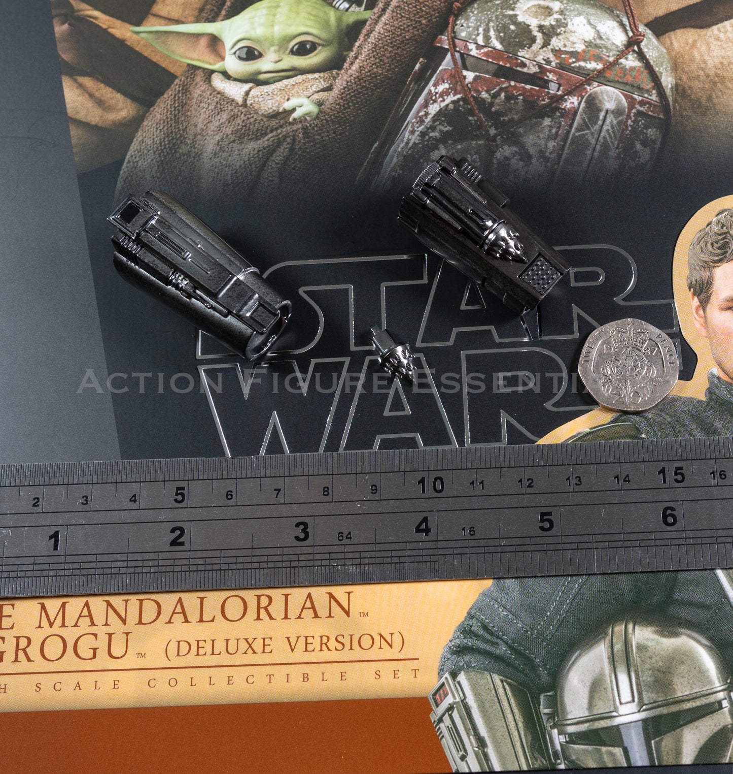 Hot Toys Star Wars Mandalorian Chrome Beskar Gauntlets TMS052 Deluxe 1/6 Scale