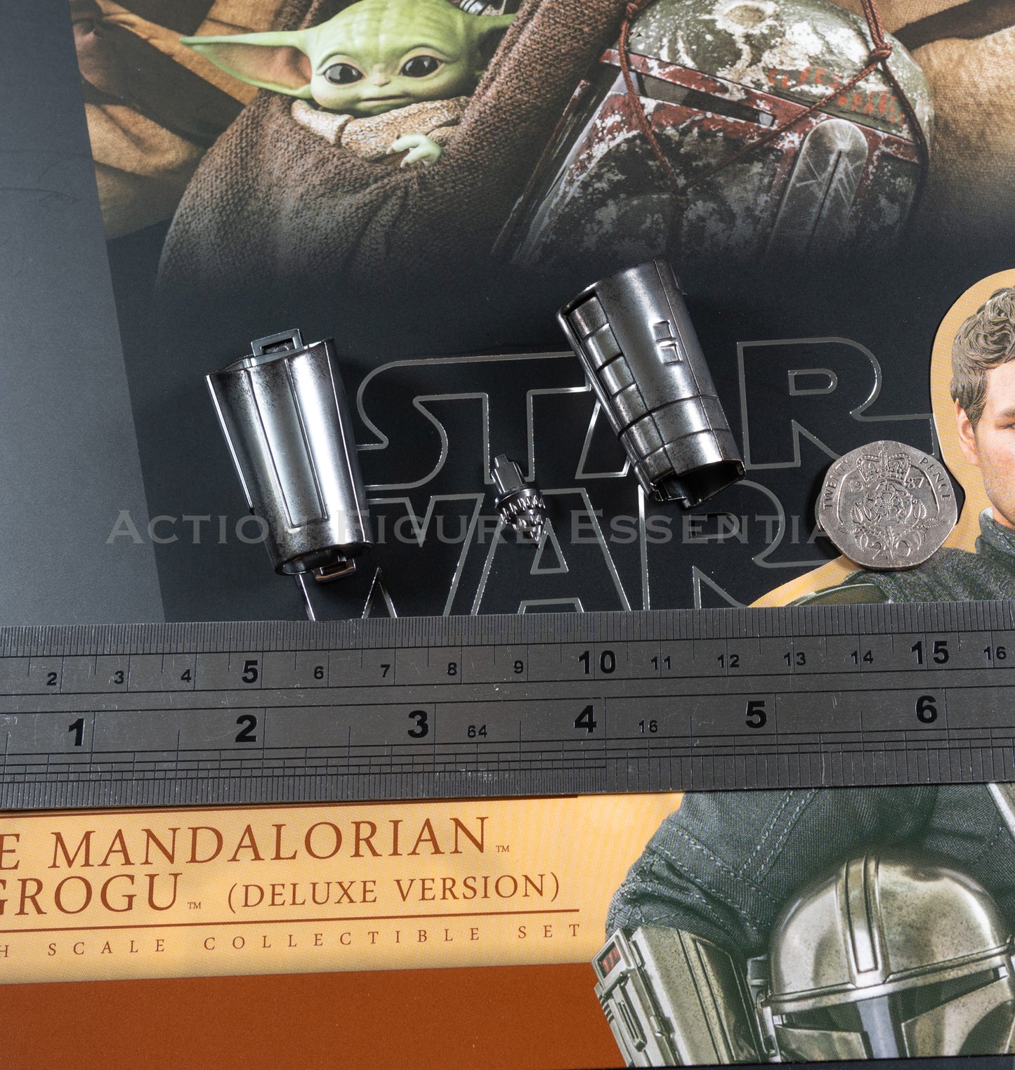 Hot Toys Star Wars Mandalorian Chrome Beskar Gauntlets TMS052 Deluxe 1/6 Scale