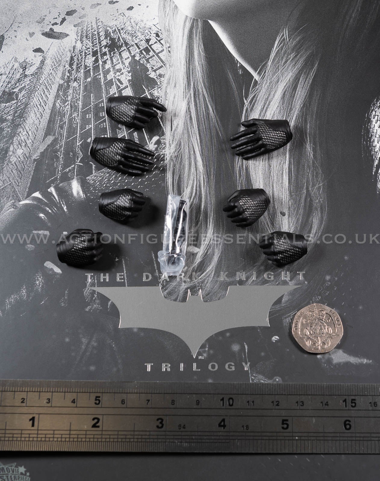 Hot Toys Catwoman Gloved Hands & Wrist Pegs - Batman 1/6 Scale Parts MMS627