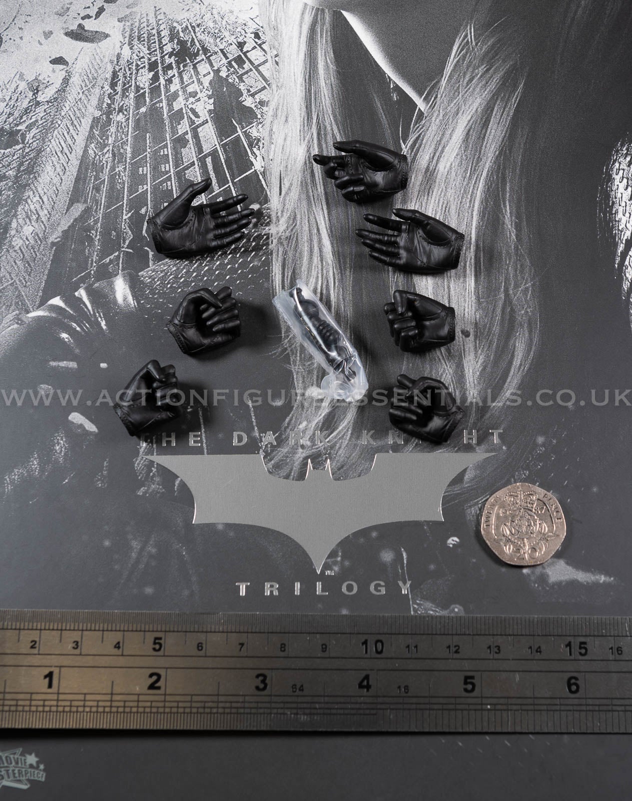 Hot Toys Catwoman Gloved Hands & Wrist Pegs - Batman 1/6 Scale Parts MMS627