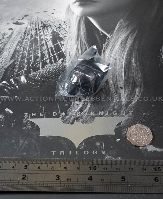 Hot Toys Catwoman Batman Battle Damaged Empty Cowl - Batman 1/6 Scale Parts MMS627