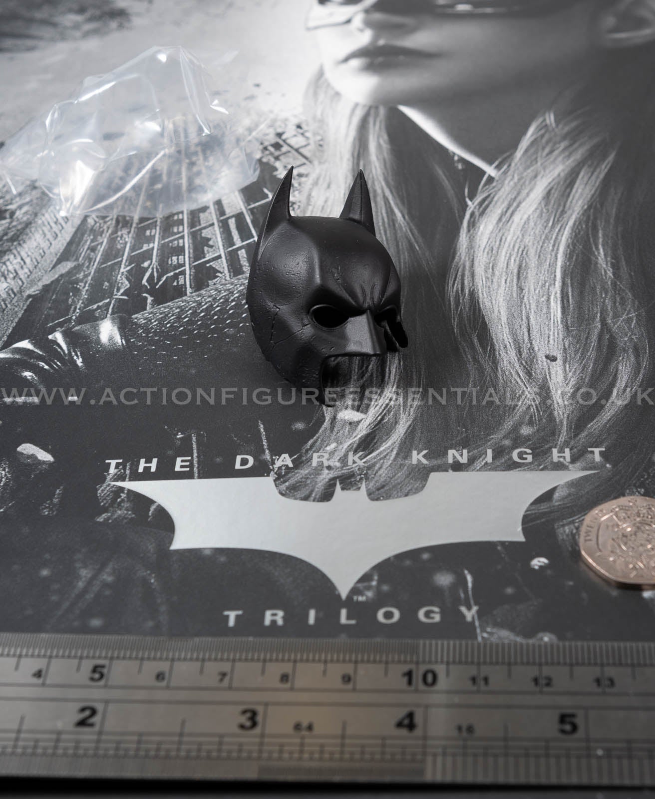 Hot Toys Catwoman Batman Battle Damaged Empty Cowl - Batman 1/6 Scale Parts MMS627