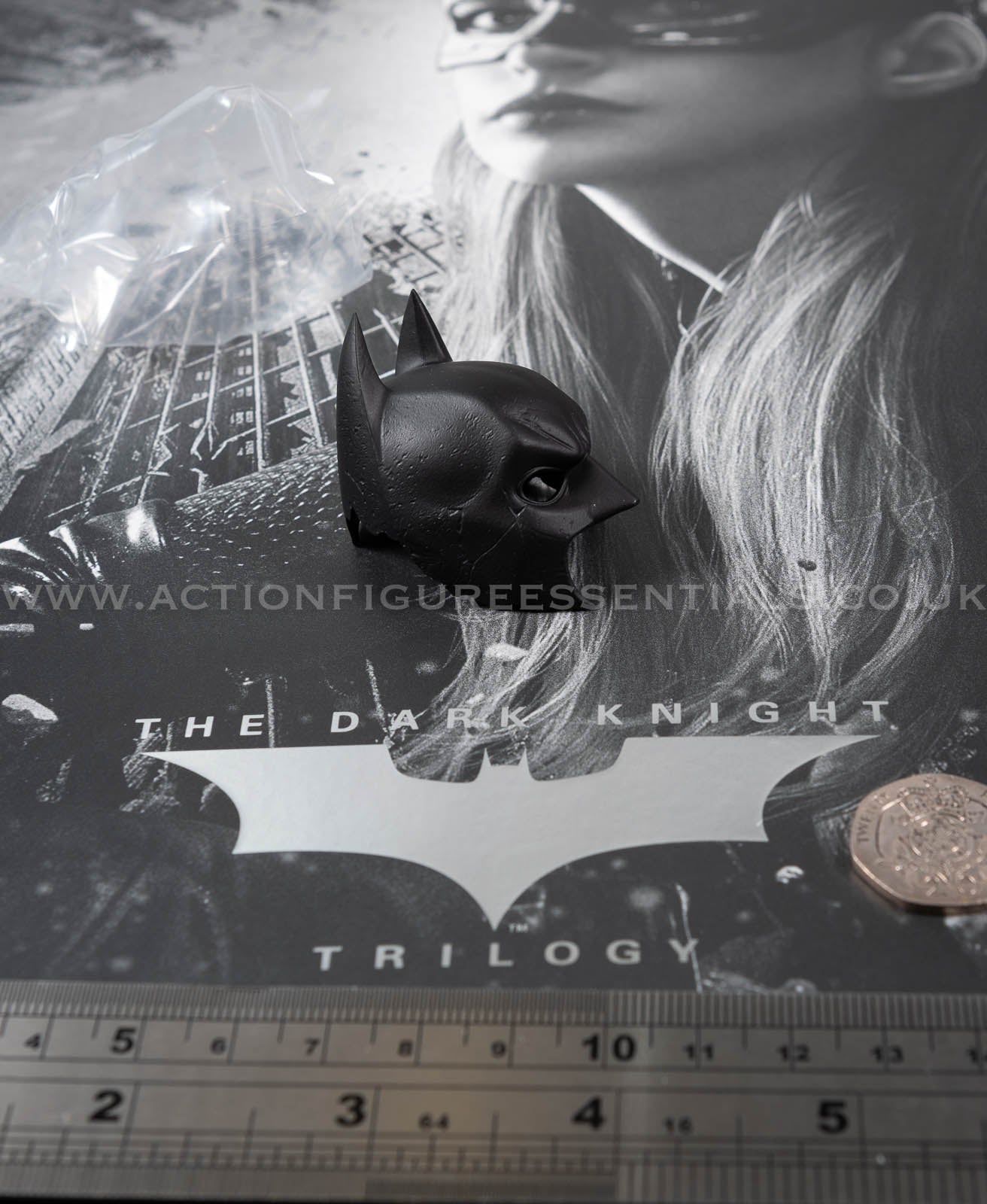 Hot Toys Catwoman Batman Battle Damaged Empty Cowl - Batman 1/6 Scale Parts MMS627