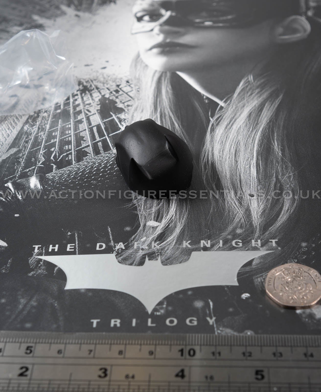 Hot Toys Catwoman Batman Battle Damaged Empty Cowl - Batman 1/6 Scale Parts MMS627