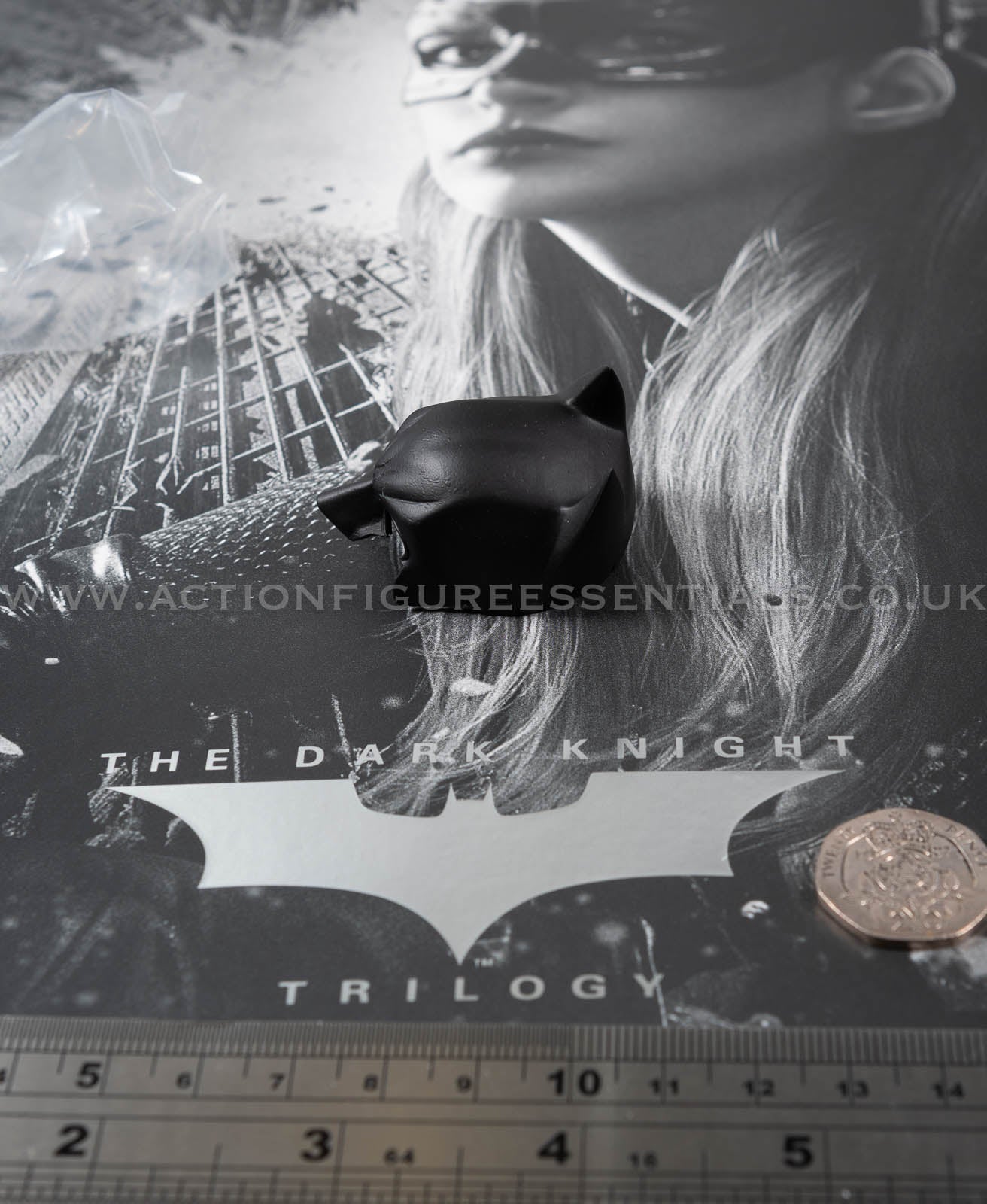 Hot Toys Catwoman Batman Battle Damaged Empty Cowl - Batman 1/6 Scale Parts MMS627