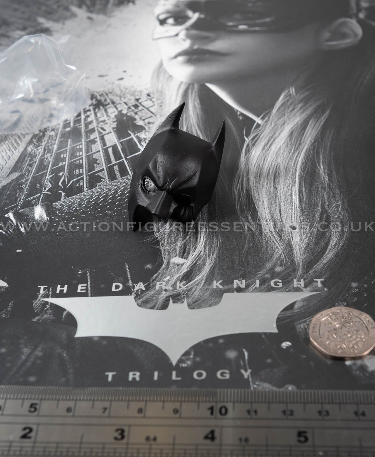 Hot Toys Catwoman Batman Battle Damaged Empty Cowl - Batman 1/6 Scale Parts MMS627