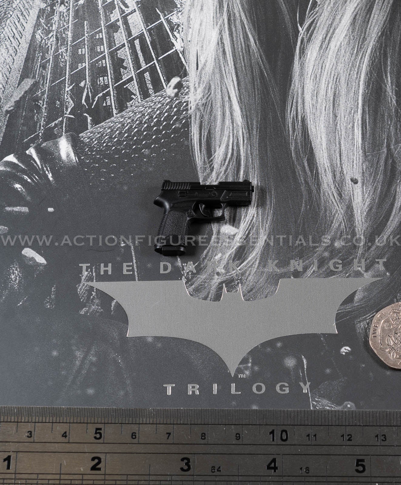 Hot Toys Catwoman Hand Gun Pistol & Mag - Batman 1/6 Scale Parts MMS627