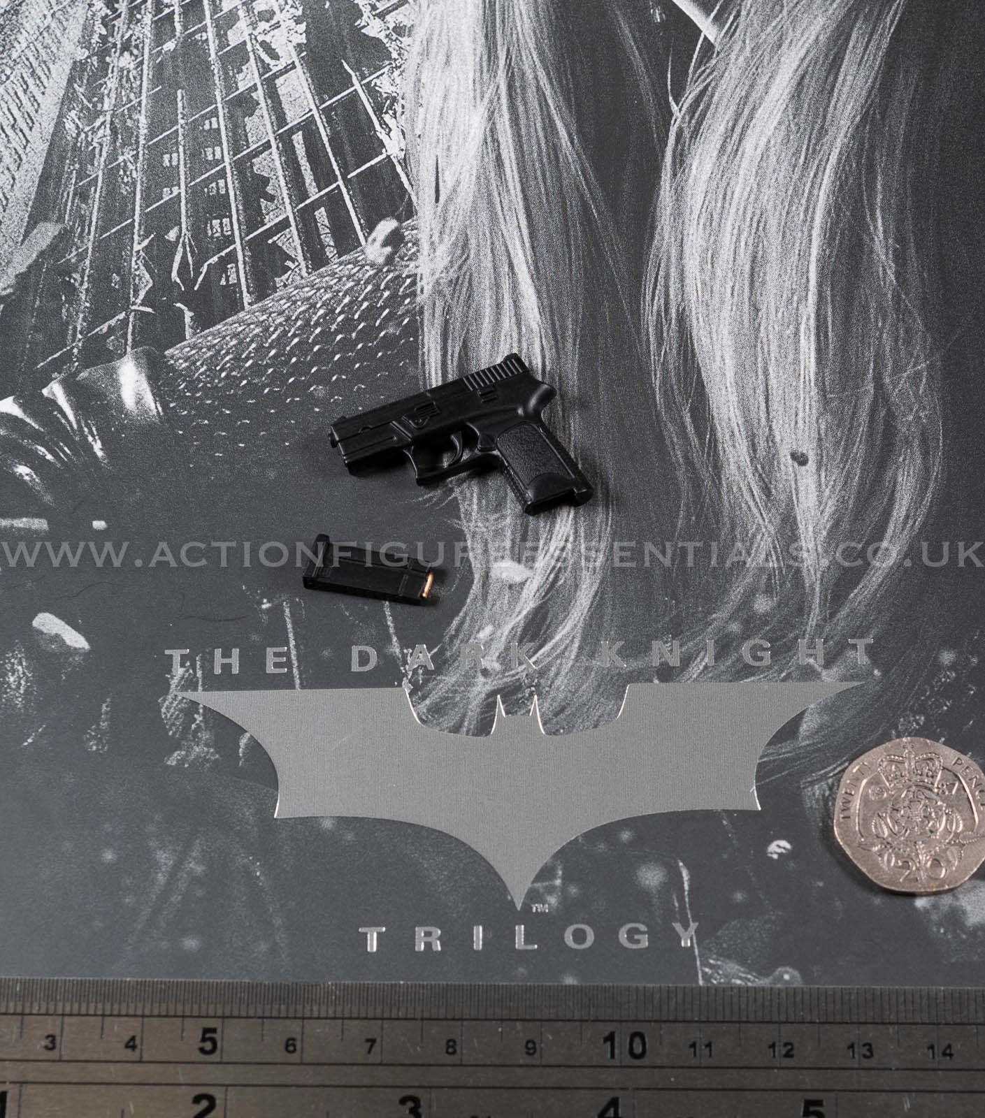 Hot Toys Catwoman Hand Gun Pistol & Mag - Batman 1/6 Scale Parts MMS627