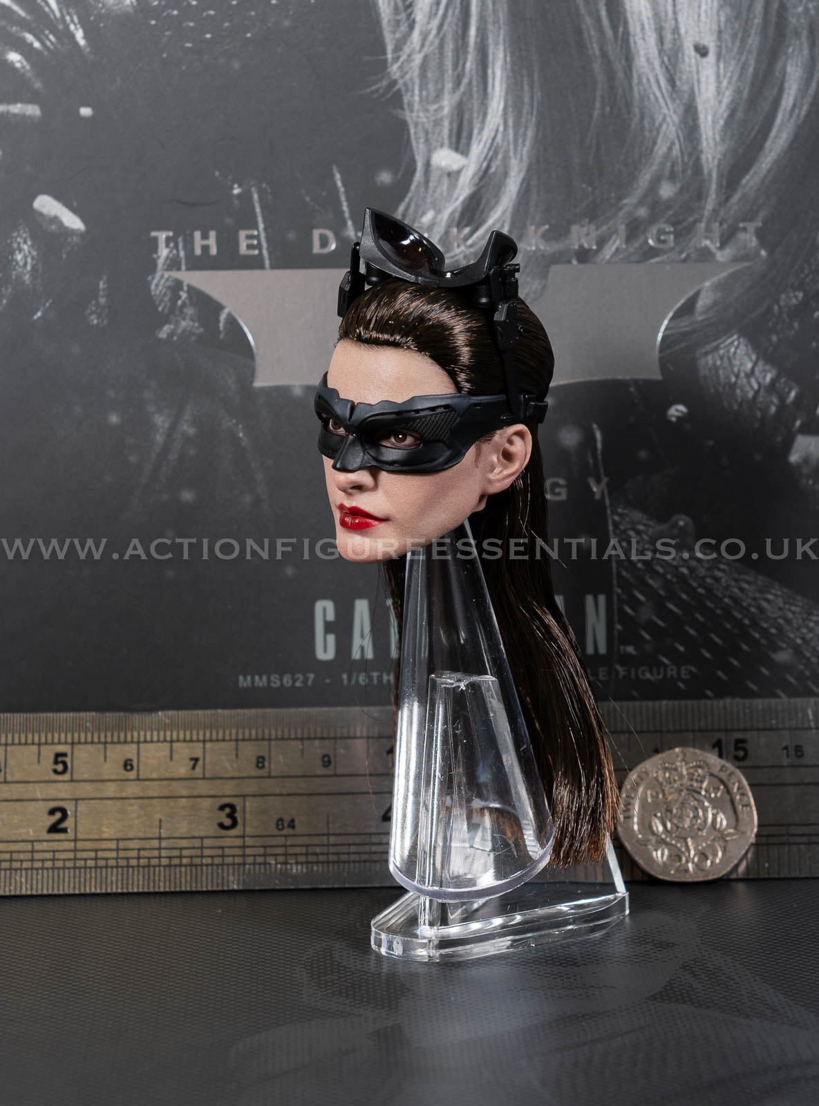 Hot Toys Catwoman Goggles & Head Sculpt with Rooted Hair (Anne Hathaway) - Batman 1/6 Scale Parts MMS627