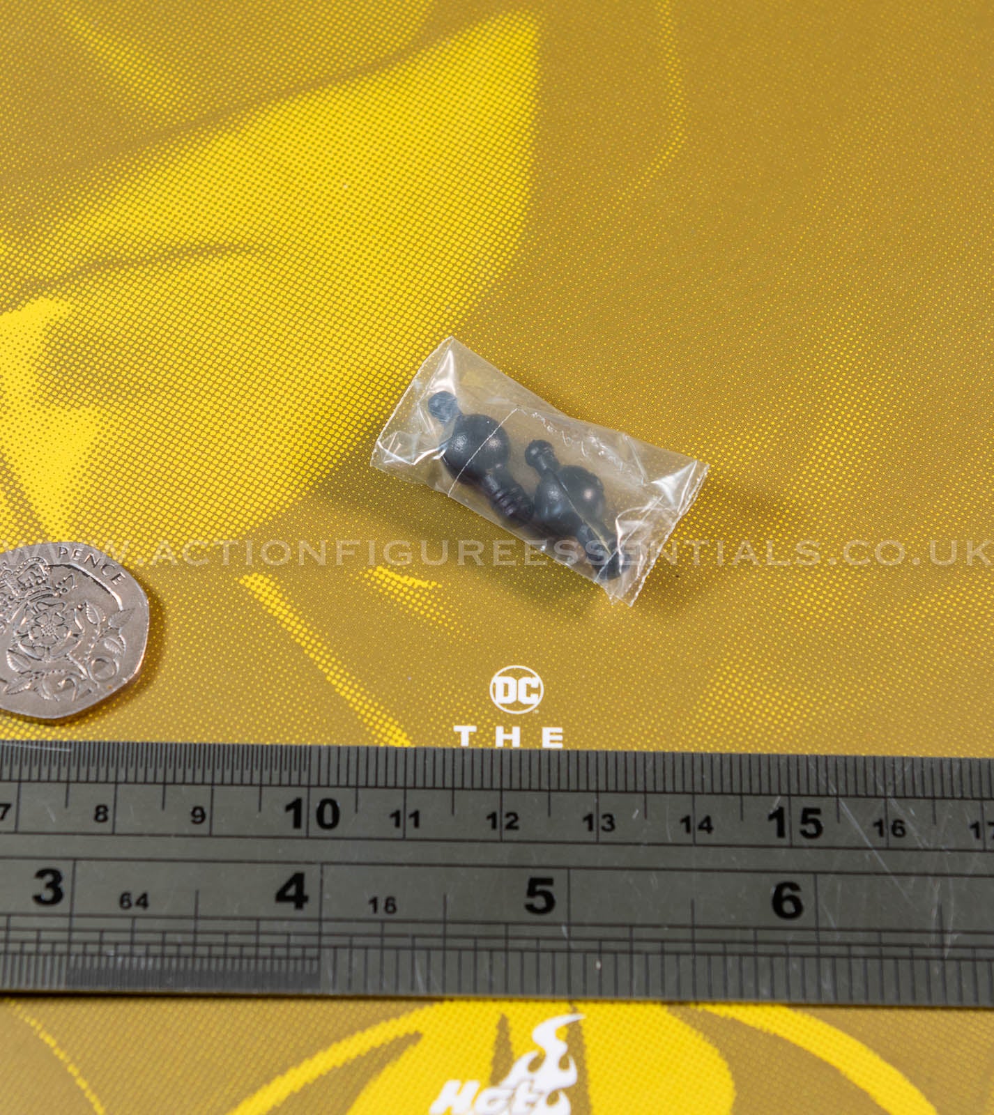 Hot Toys - Batman - Wrist Pegs - Michael Keaton - Modern Suit - MMS712 - 1:6 Loose Parts