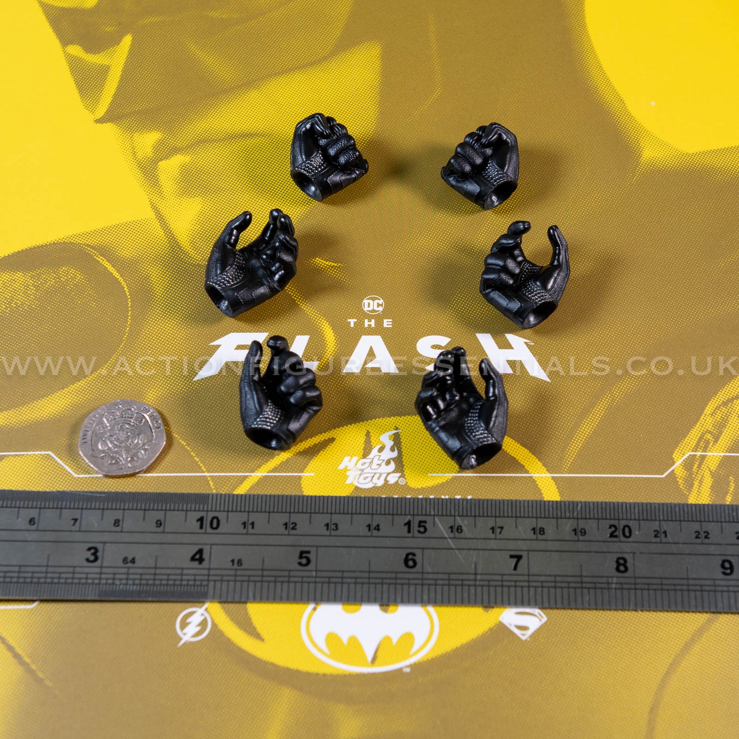 Hot Toys - Batman - Gloved Hands - Michael Keaton - Modern Suit - MMS712 - 1:6 Loose Parts