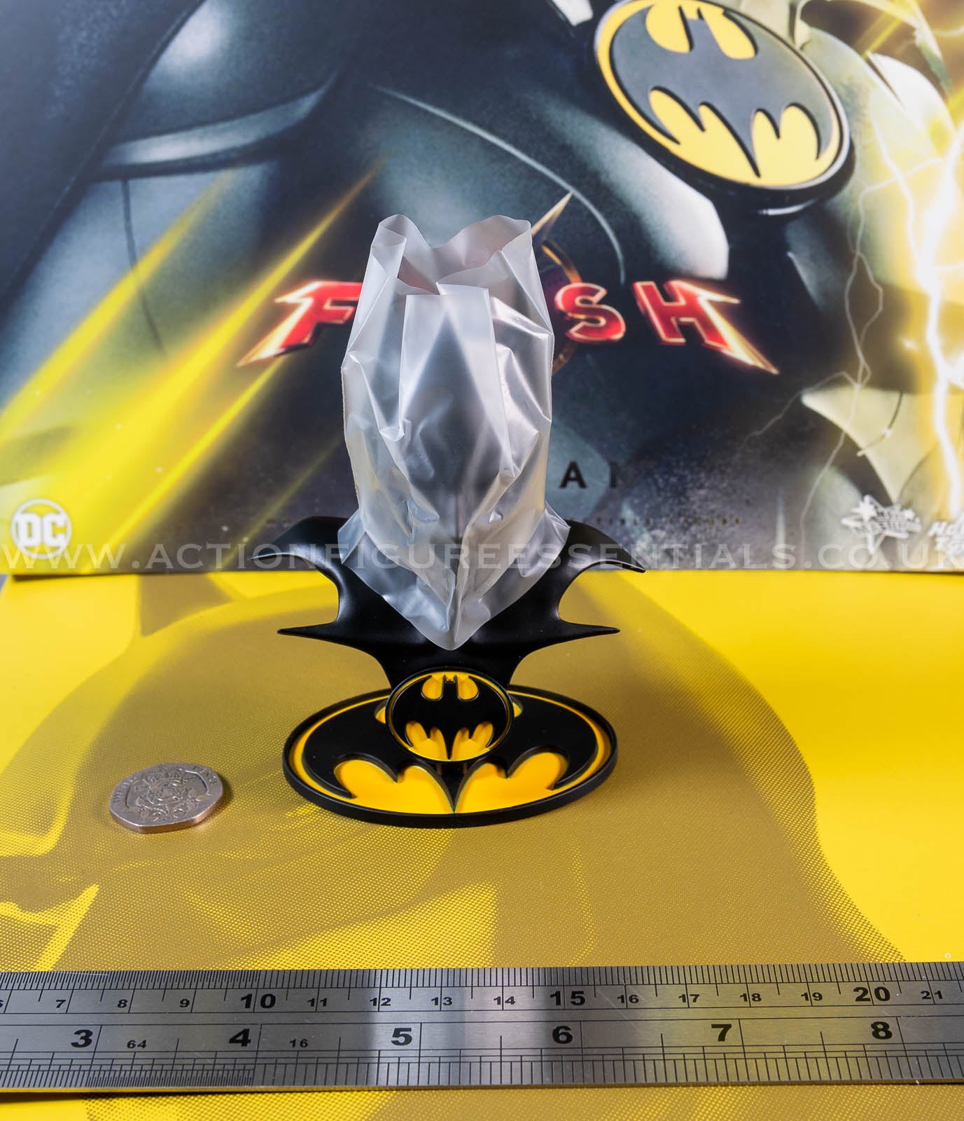 Hot Toys - Batman - Cowl With Display Stand - Michael Keaton - Modern Suit - MMS712 - 1:6 Loose Parts