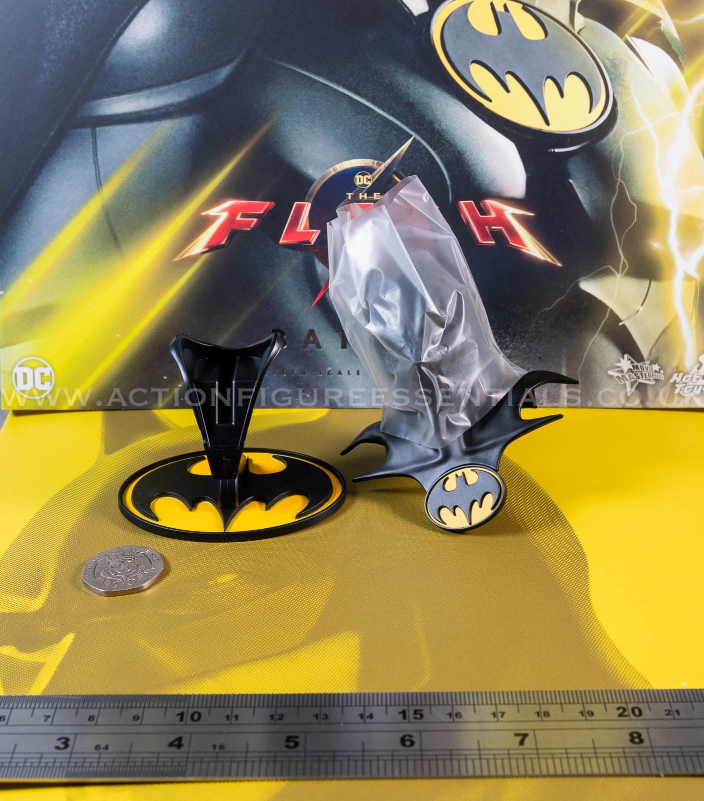 Hot Toys - Batman - Cowl With Display Stand - Michael Keaton - Modern Suit - MMS712 - 1:6 Loose Parts