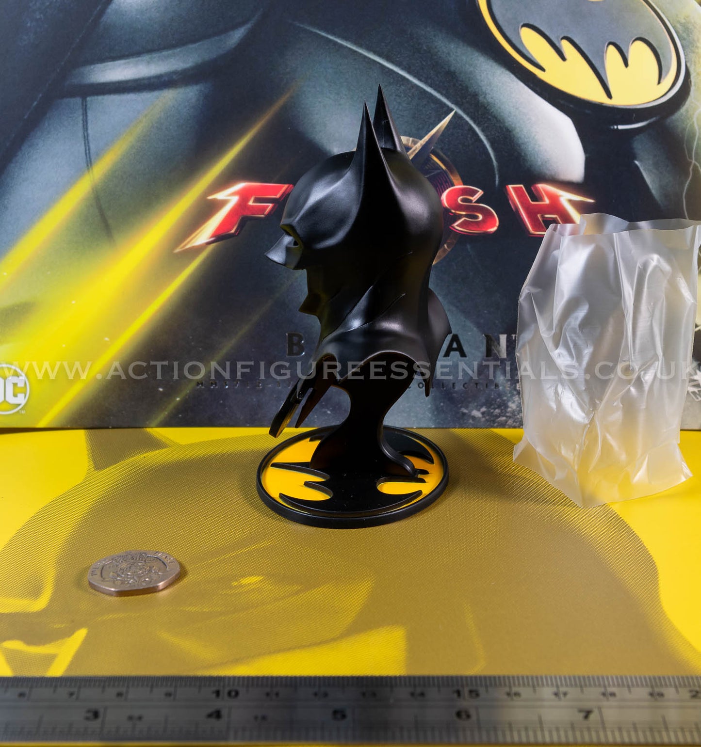 Hot Toys - Batman - Cowl With Display Stand - Michael Keaton - Modern Suit - MMS712 - 1:6 Loose Parts