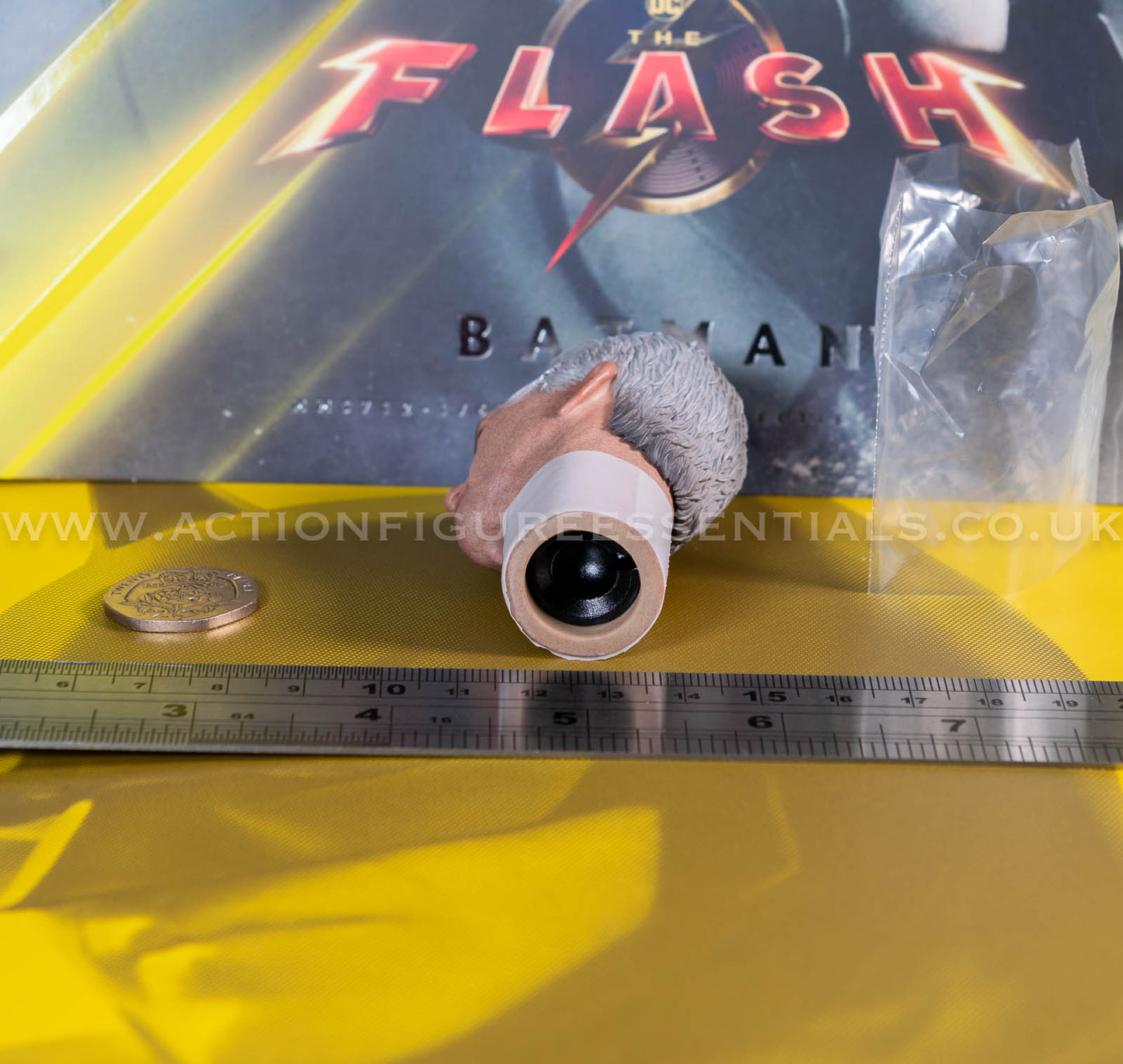 Hot Toys - Batman - Head Sculpt Unmasked - Michael Keaton - Modern Suit - MMS712 - 1:6 Loose Parts