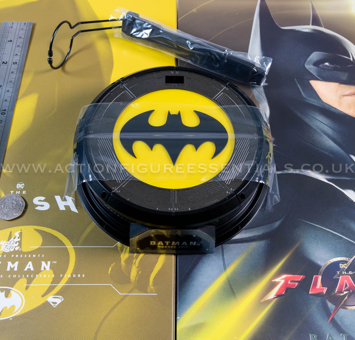Hot Toys - Batman - USBC LED Display Stand Base - Michael Keaton - Modern Suit - MMS712 - 1:6 Loose Parts