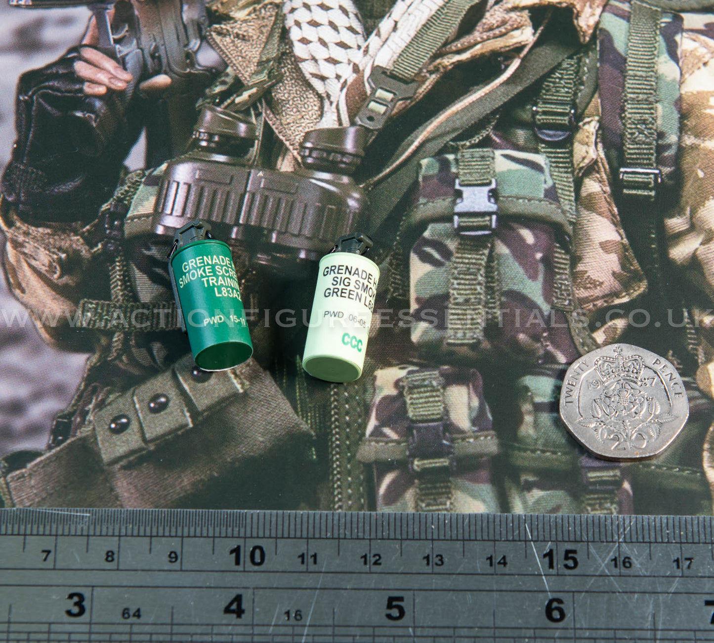 Bravo Two Zero SAS - L68A1 L83A2 smoke grenades - 1/6 - Sean Bean British Army Special Air Service Gulf War 1991 - DAMTOYS - DAM 78098 - Loose Parts