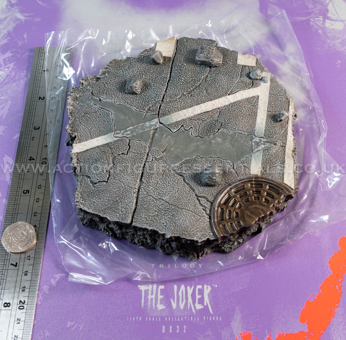 Hot Toys - The Joker - LED Diorama Display Base Stand - Heath Ledger - Dark Knight Trilogy - DX32 1:6 Loose Parts