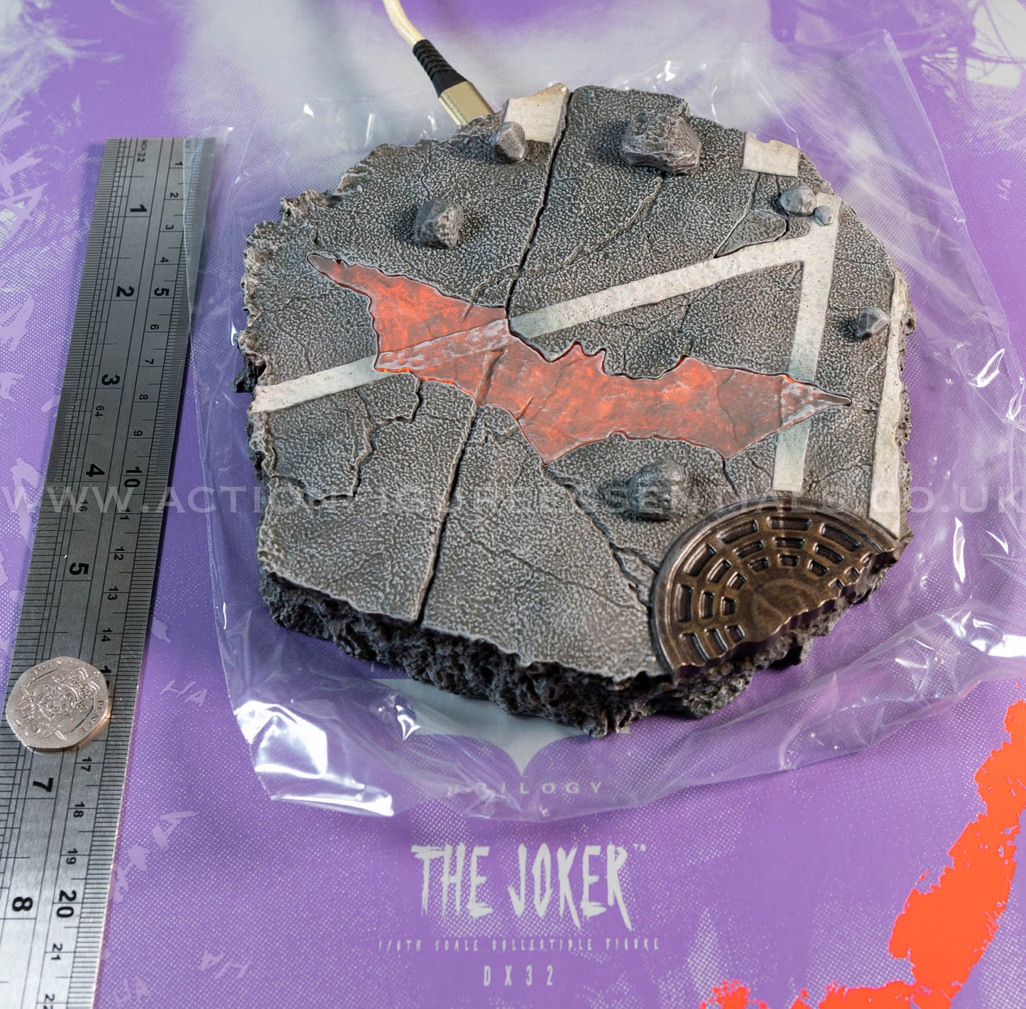 Hot Toys - The Joker - LED Diorama Display Base Stand - Heath Ledger - Dark Knight Trilogy - DX32 1:6 Loose Parts