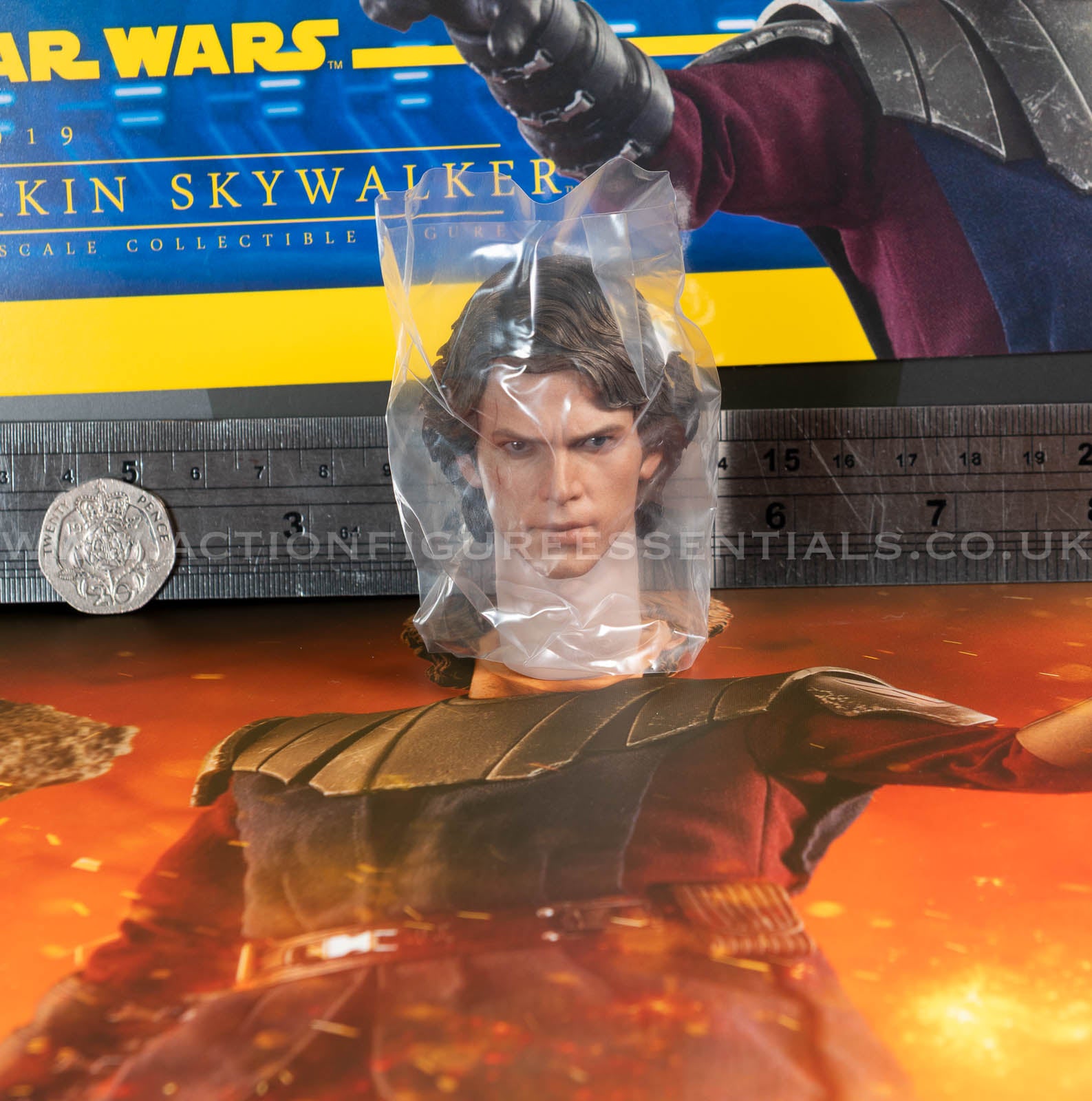 Action Figure Anakin Skywalker: Star Wars A Guerra Dos Clones  TMS019 Escala 16 Hot Toys