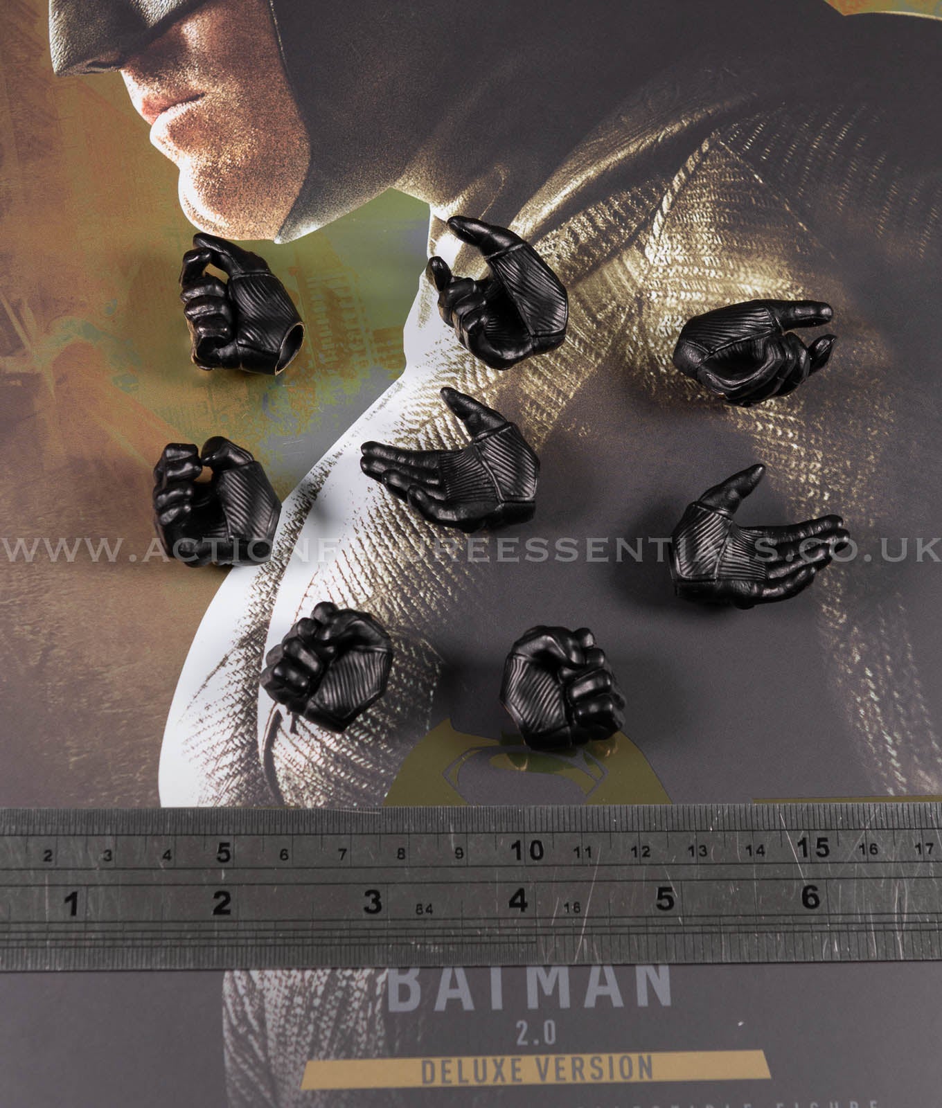 Hot Toys - Batman Gloved Hands BVS 2.0 - MMS732 Deluxe - 1:6 Loose Parts DC