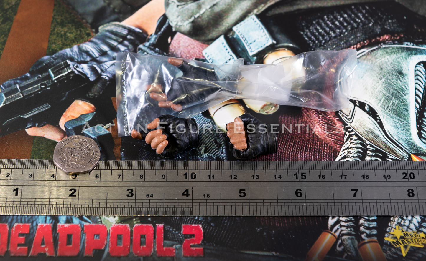 Hot Toys Deadpool Cable Gloved Hands & Pegs Cyborg MMS583 1/6 Future War Soldier