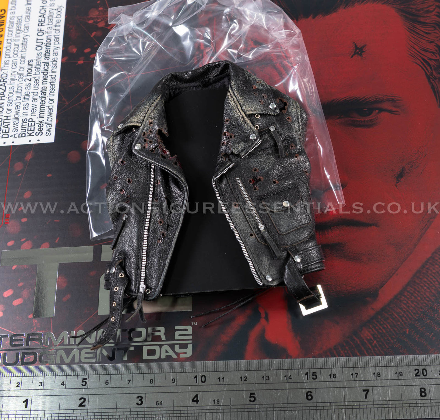 Hot Toys T-800 Battle Damaged Leather Jacket 1/6 Scale DX46 Terminator 2 Judgment Day Missing Forearm