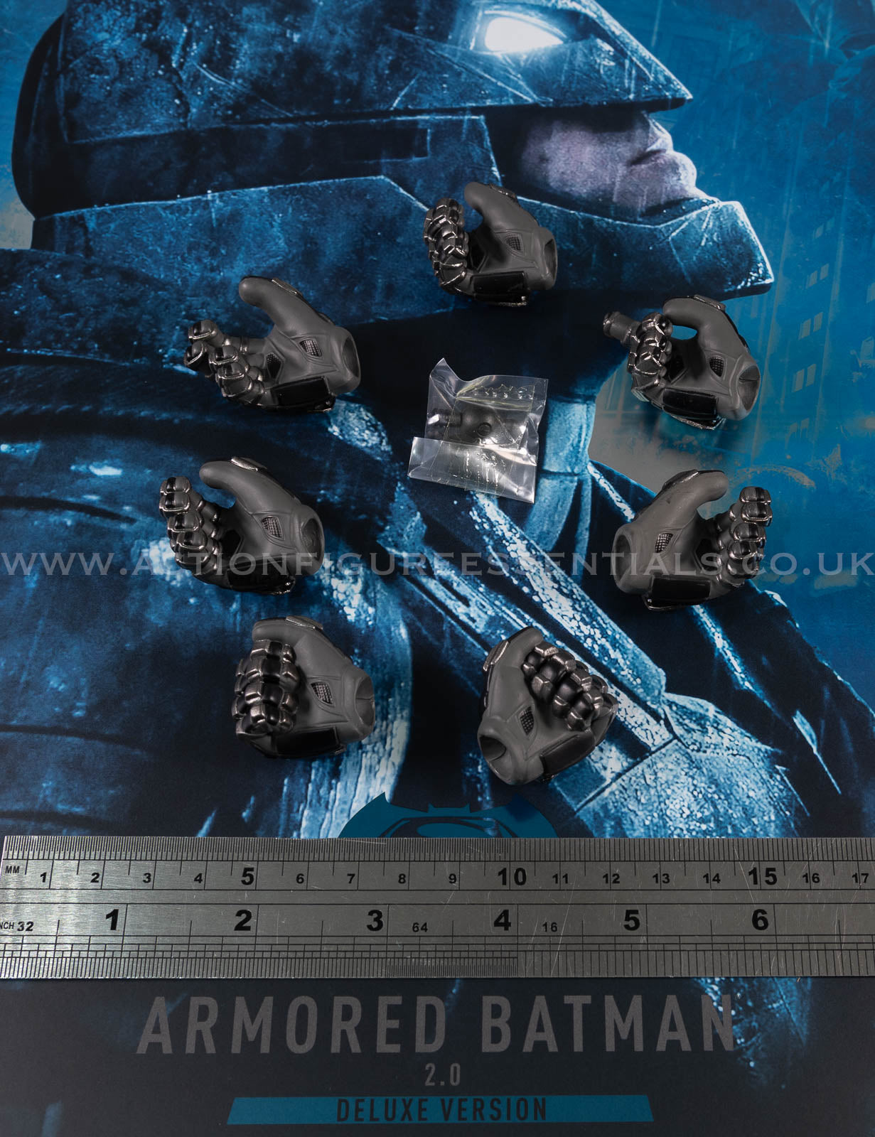 Hot Toys Armored Batman 2.0 Interchangeable Armored Hands Set MMS743 Deluxe 1/6 Scale Parts Batman v Superman