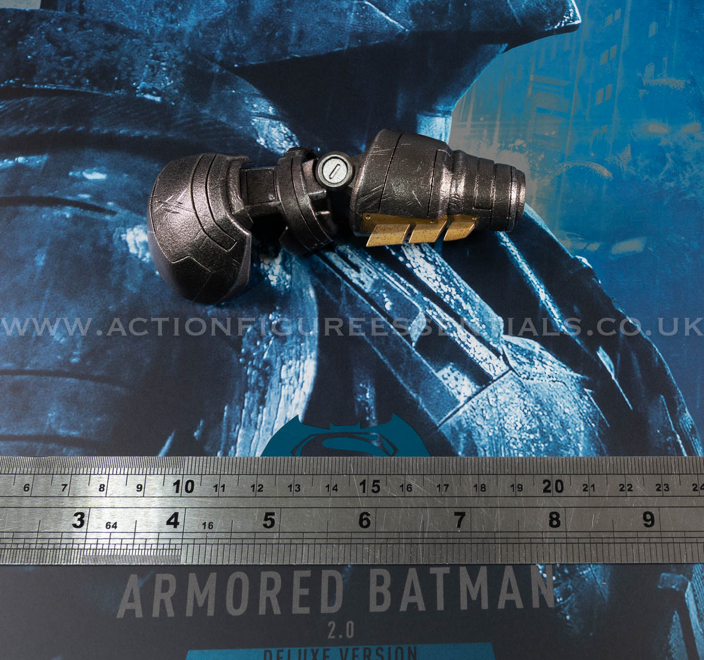 Hot Toys Armored Batman 2.0 Battle Damaged Right Arm Armour Diecast Part MMS743 Batman v Superman 1/6 Scale