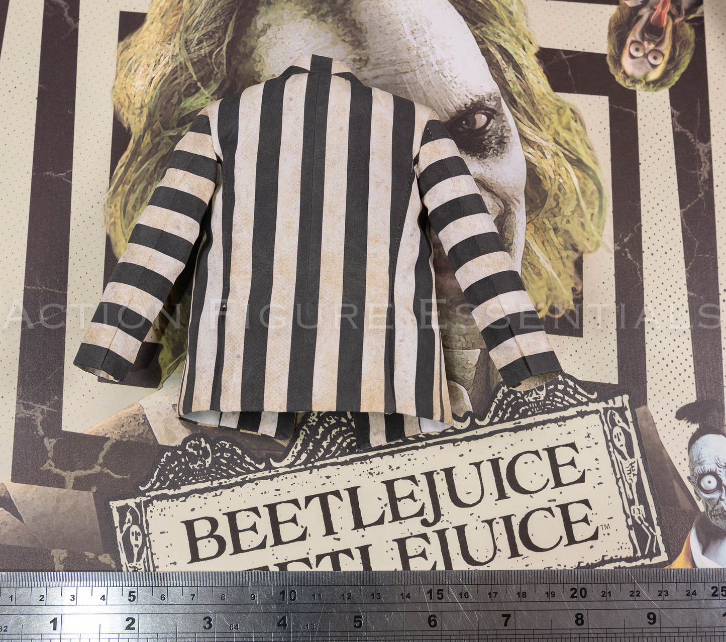 Hot Toys MMS767 Beetlejuice Black & White Striped Suit Jacket ā 1/6 Scale
