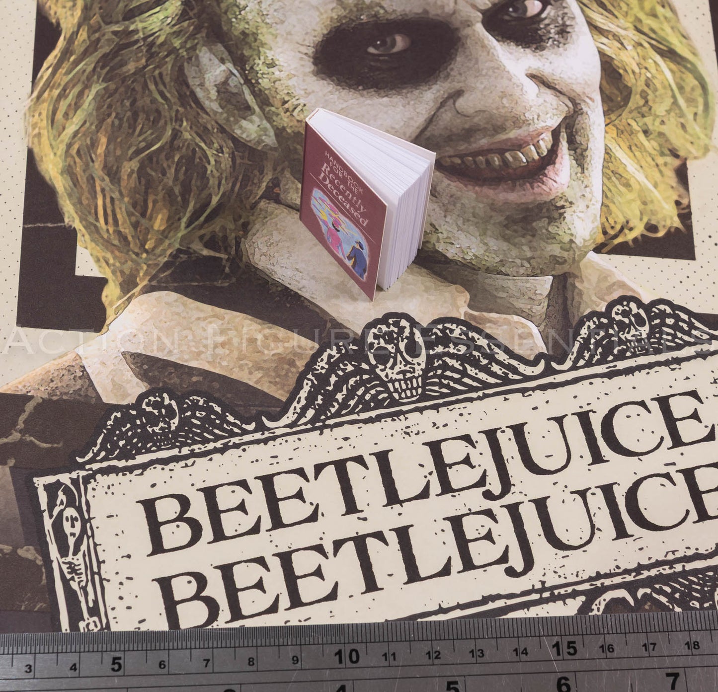 Hot Toys MMS767 Beetlejuice Handbook for the Recently Deceased ā 1/6 Scale