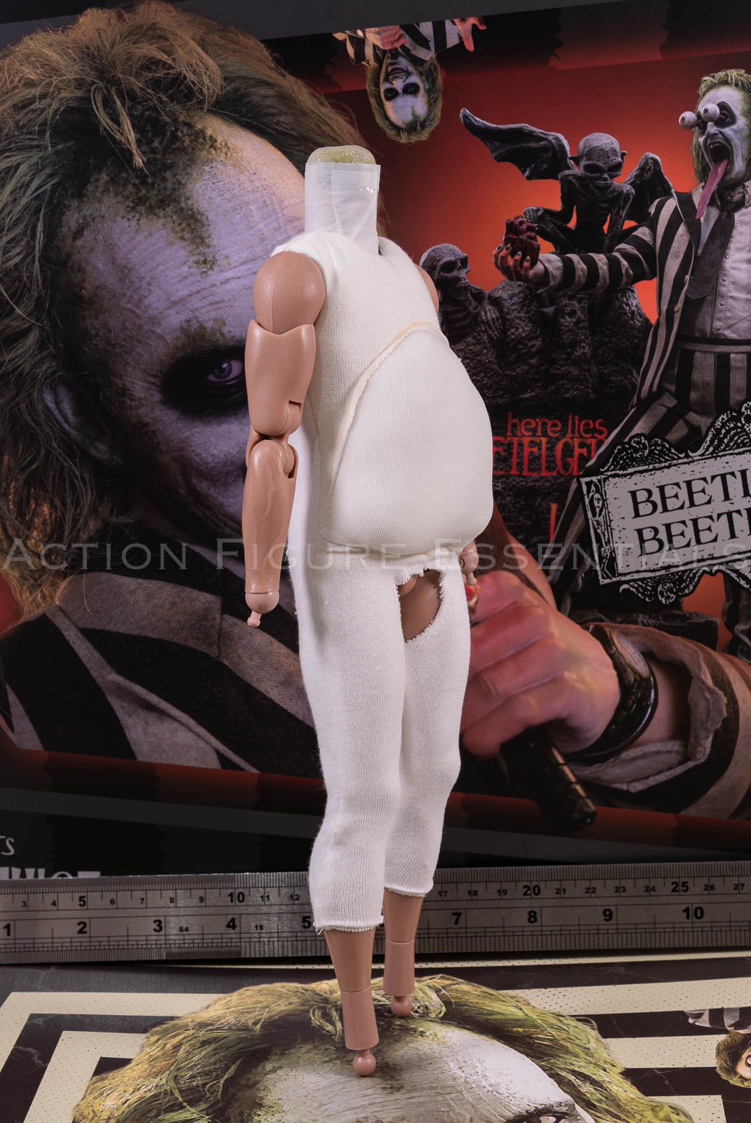Hot Toys Beetlejuice MMS767 Body with Fat Suit & Neck Post Genuine 1/6 Scale