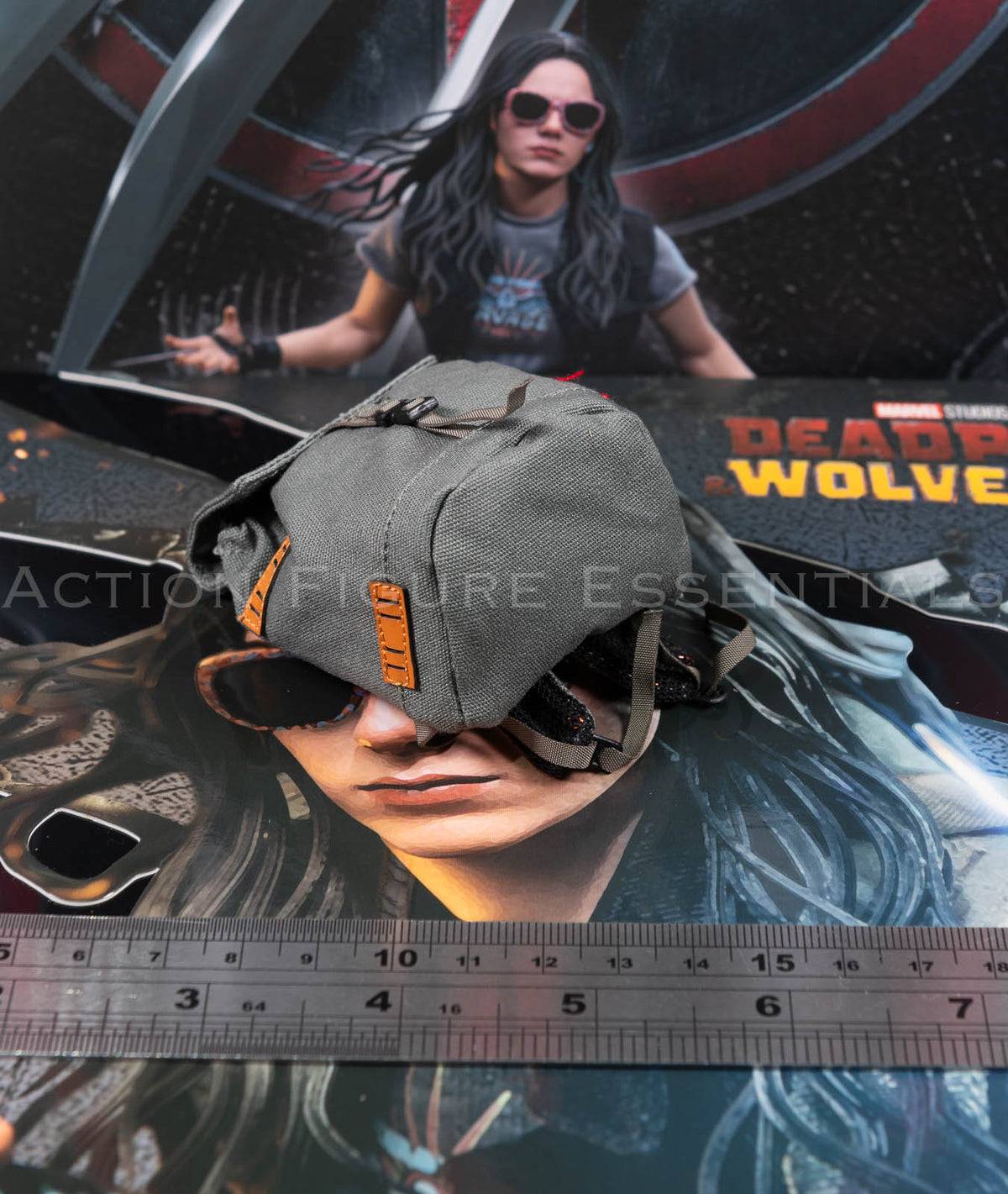 Hot Toys MMS781 X-23 Grey Backpack with Horse Accessory 1/6 Scale