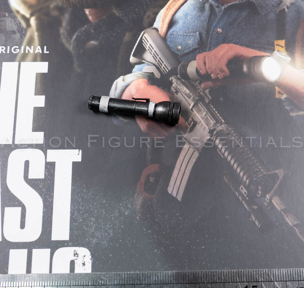 Hot Toys Joel Miller 1/6 scale torch with shaped black body and contrasting silver-coloured detailing