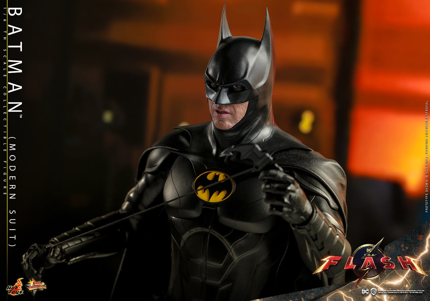 Hot Toys - Batman - Michael Keaton - Modern Suit - MMS712 - 1:6 Scale Action Figure
