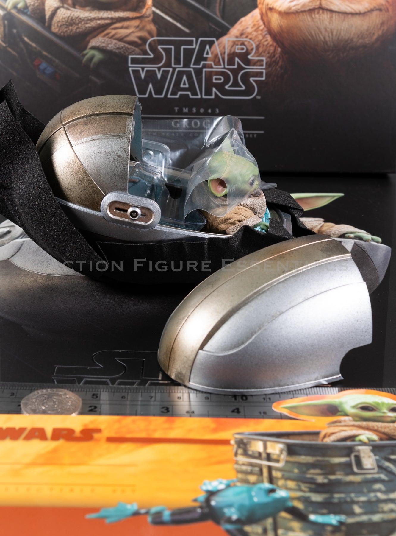 Hot Toys Star Wars Grogu & Hover Pram + Display Stand 1/6 TMS043