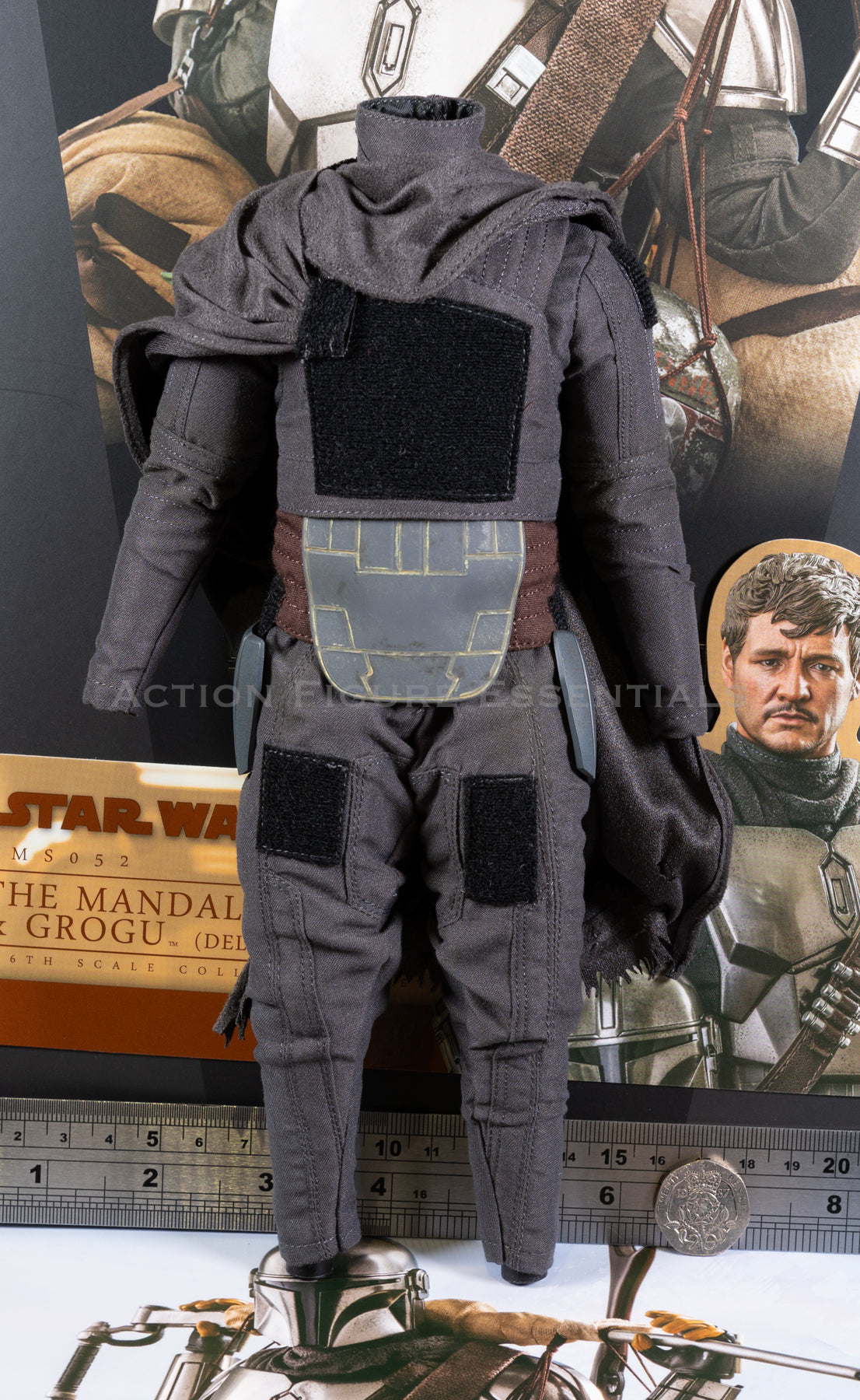 Hot Toys Star Wars Mandalorian Body + Coverall Outfit Cape Extras TMS052 Deluxe 1/6 Scale