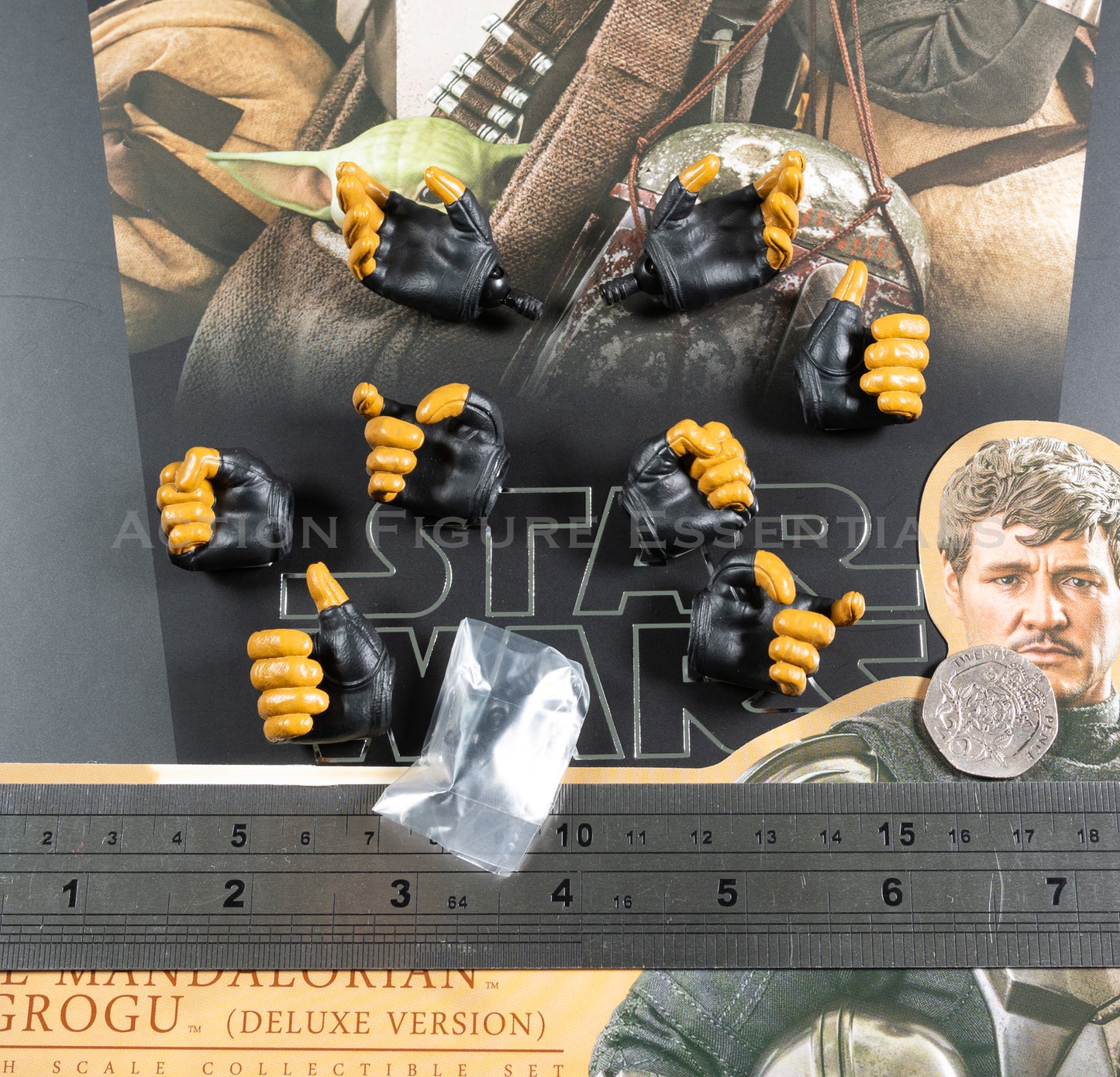 Hot Toys Mandalorian Gloved Hands & Wrist Pegs Set TMS052 Deluxe 1/6 Scale