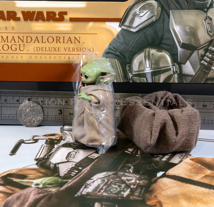 Hot Toys Star Wars Mandalorian Grogu & Satchel Bag TMS052 Deluxe 1/6 Scale