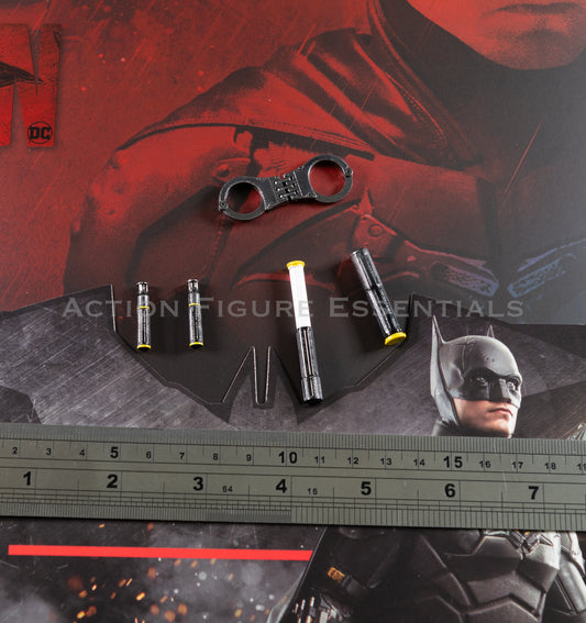 Hot Toys The Batman Utility Belt Tools Handcuffs 1/6 Exclusive MMS641 Parts