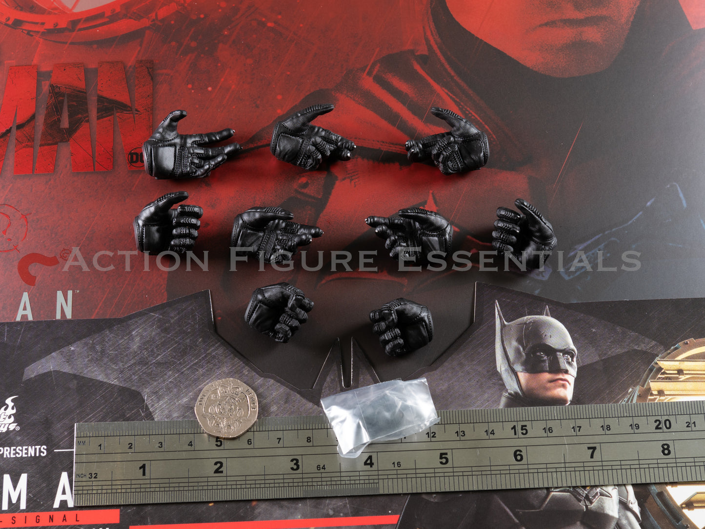 Hot Toys The Batman Gloved Hands Wrist Peg Set 1/6 Exclusive MMS641 Parts