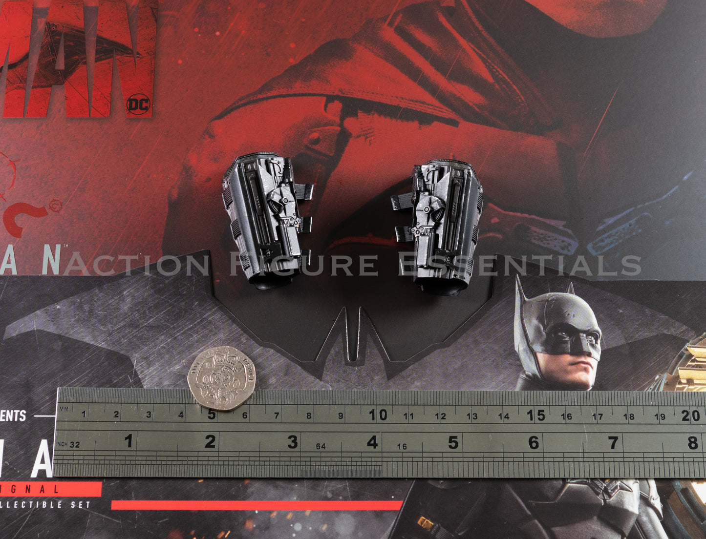 Hot Toys The Batman Gauntlets & Grappling Gun Set 1/6 Exclusive MMS641 Parts