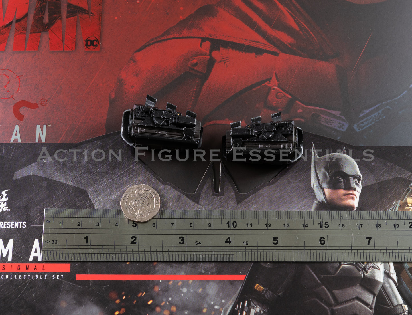 Hot Toys The Batman Gauntlets & Grappling Gun Set 1/6 Exclusive MMS641 Parts