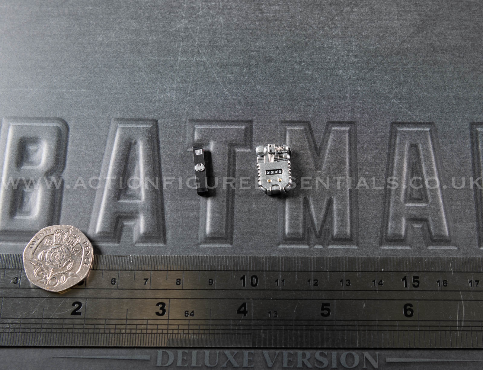 1989 Batman Hot Toys Batmobile Remote & Bomb Timer Accessory Set MMS69 ...