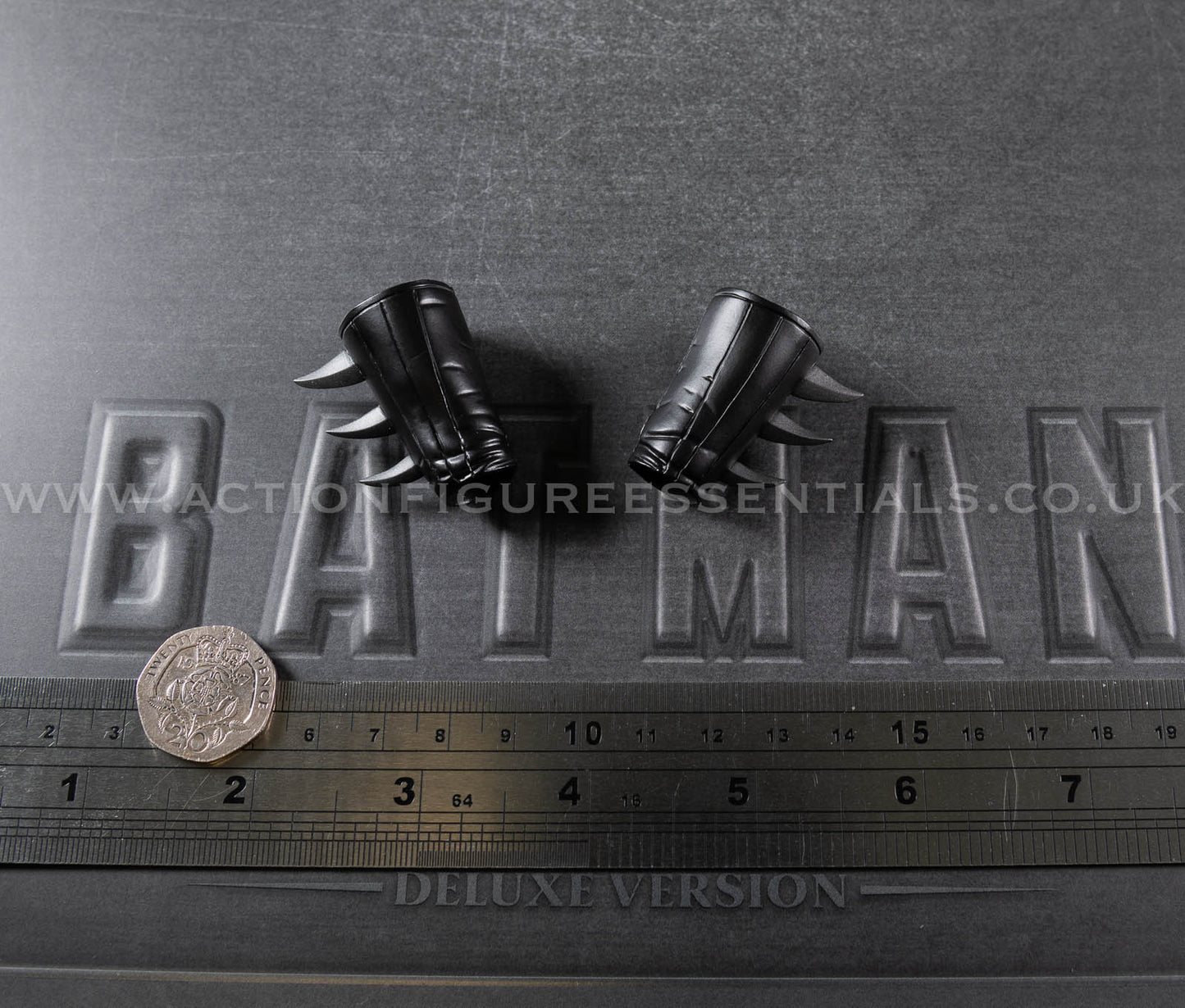 1989 Batman Hot Toys Gauntlets Armour MMS693 1/6 Scale Parts