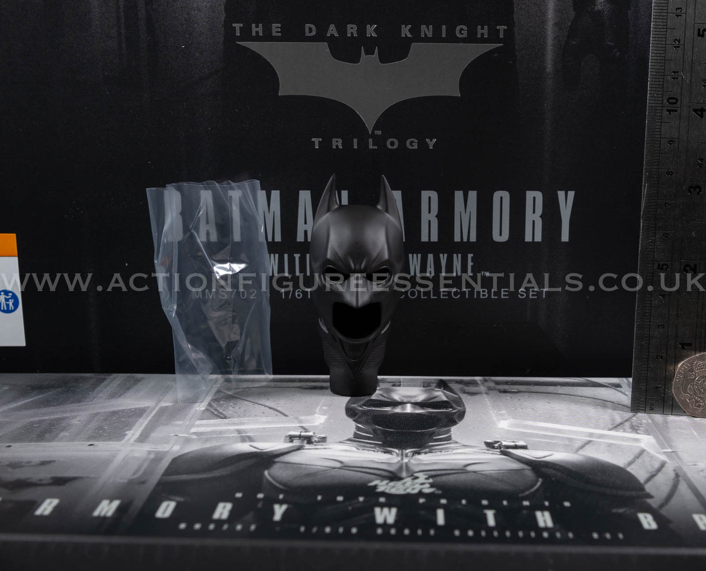 Hot Toys Batman Empty Cowl with Neck Piece Armory MMS702 1/6 Scale Parts DC Comics