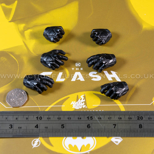 Hot Toys - Batman - Gloved Hands - Michael Keaton - Modern Suit - MMS712 - 1:6 Loose Parts
